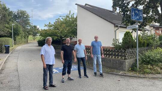 Viel zu eng für die Erschließung des Neubaugebiets „Breitloh“ sei der Breitlohweg, sagen die Anwohner Jürgen Okas, Stefan Beilha