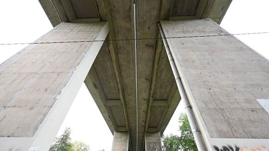 Brücke über das Körschtal