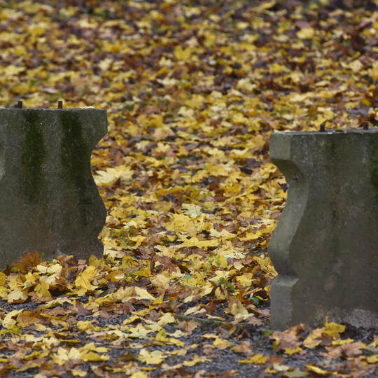 Demontierte Parkbank