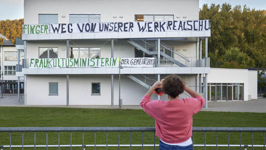 An der Werkrealschule: Banner gegen Schliessung der Werkrealschule.