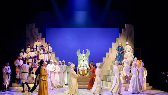 Fulminantes Bühnenspektakel zum Saisonauftakt: Die Pforzheimer Inszenierung von Giuseppe Verdis Oper „Aida“ begeistert das Premi