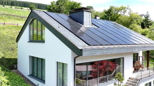 Sonnige Zeiten: So werden Solarmodule optimal integriert