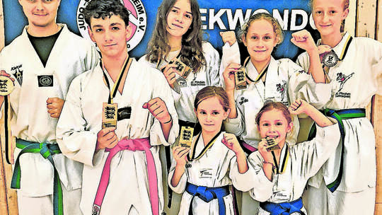 Starkes Team: Von links Kevin Flag, Jeremy Huber, Izabel Gerhardt, Noélia Benzinger, Veronika Amann, Paola Benzinger und Evelyn