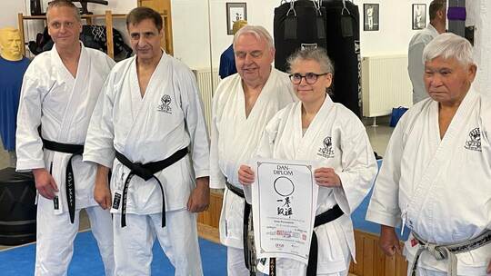Pforzheimerin Sonja Ehmend rfer Erh lt Hohe Auszeichnung Im Karate pforzheimerin-sonja-ehmend-rfer-erh-lt-hohe-auszeichnung-im-karate