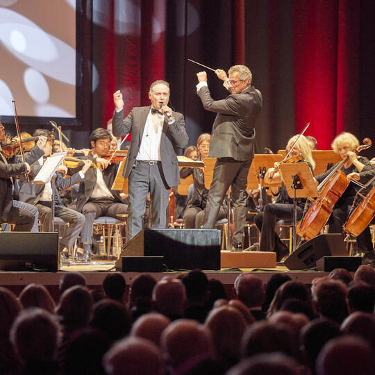 "Klänge für ein besseres Leben". Benefizkonzert mit Pop-Tenor Enzo D'Eugenio im CCP.