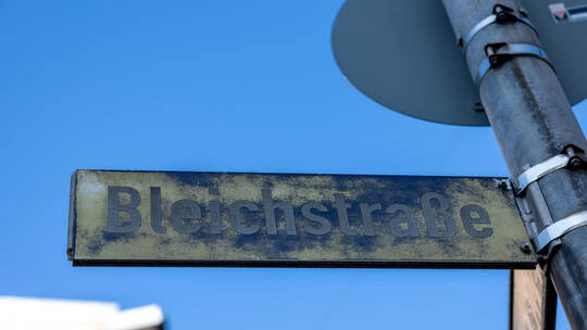 Straßenschild Bleichstraße Verblichen